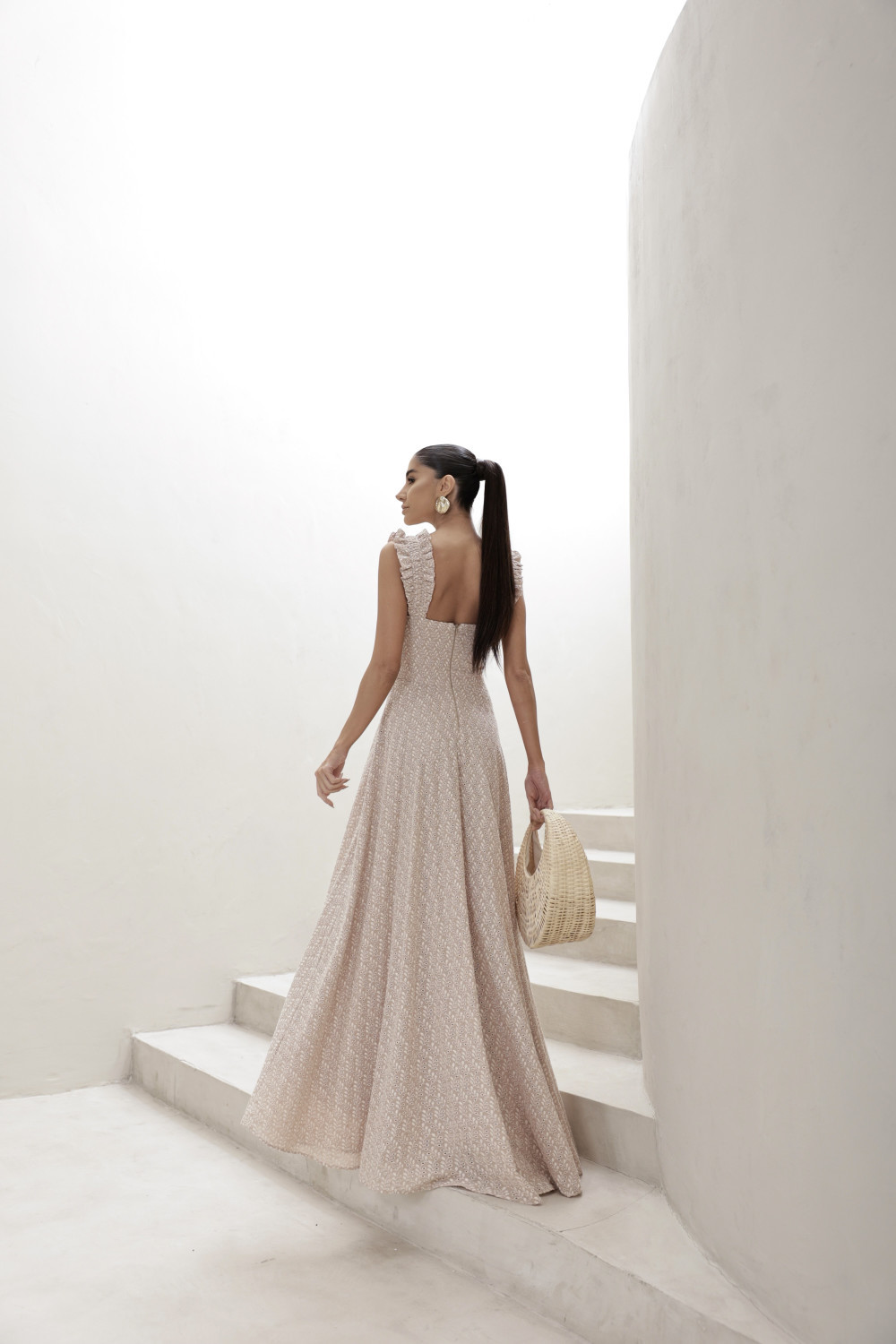 VESTIDO LONGO EM LAISE CURAÇAO COM BABADOS - BEGE