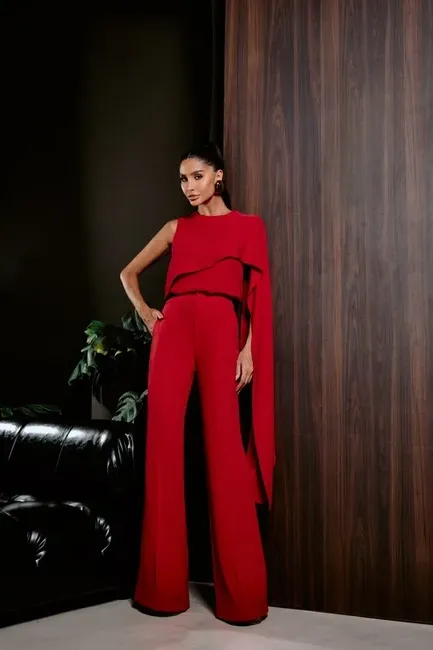 CONJUNTO ALFAIATARIA CALÇA E BLUSA ASSIMÉTRICA - VERMELHO