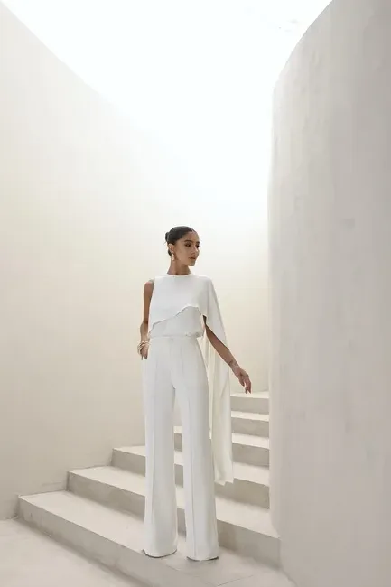 CONJUNTO ALFAIATARIA CALÇA E BLUSA ASSIMÉTRICA - OFF WHITE
