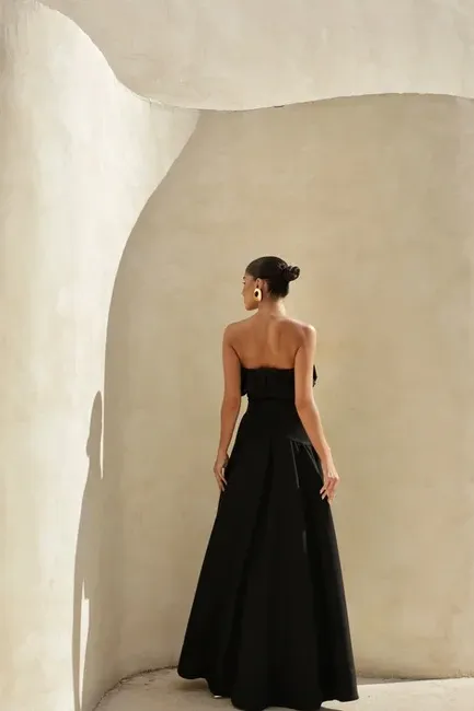 VESTIDO MIDI HELENA SAIA ASSIMÉTRICA - PRETO