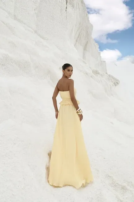 VESTIDO LONGO CREPE PLISSADO MALDIVAS - CAMOMILA